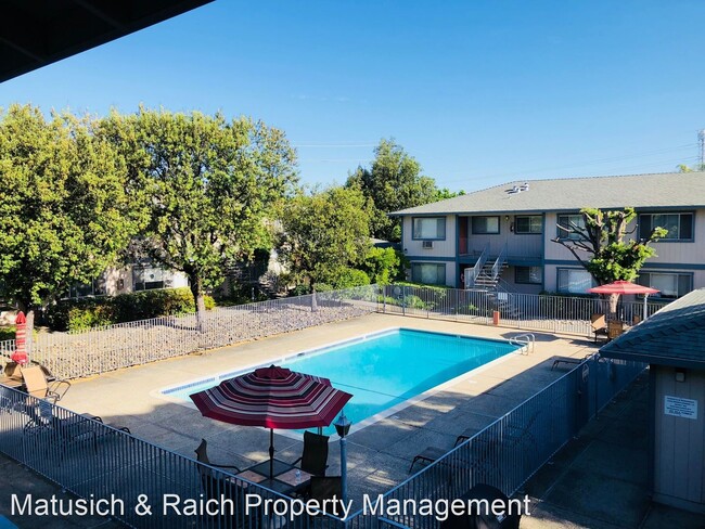Foto del edificio - 1 br, 1 bath Apartment - 5500 Camden Ave