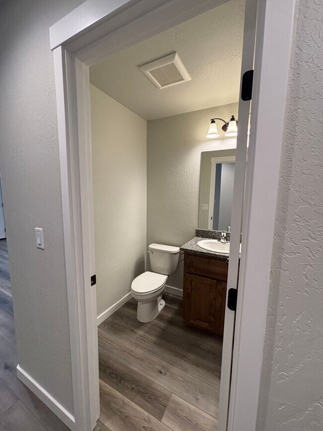 Foto del edificio - 6920-2t - 4738-4740 Gebhard