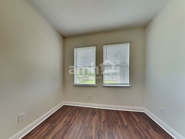 Foto del edificio - 14511 Cedar Mill Dr