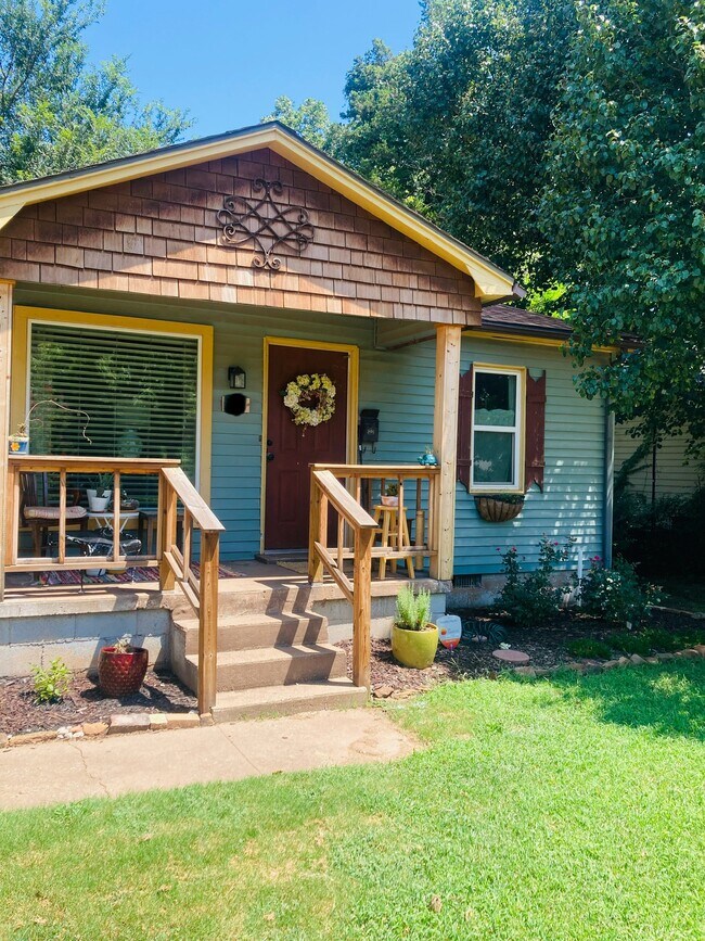 Foto del edificio - 111 E 12th St