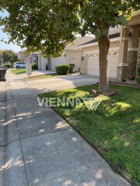 Foto del edificio - 7956 Robinson Dr