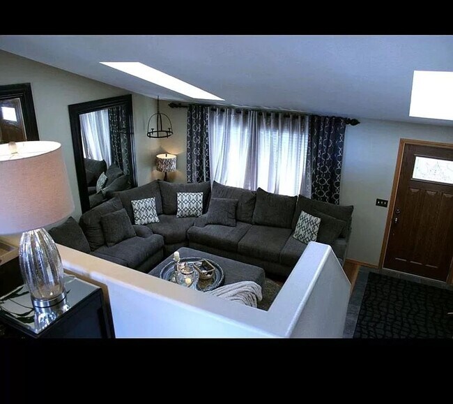 Foto del edificio - Available May 1st!