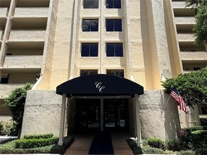 Building Photo - 5020 Bayshore Blvd