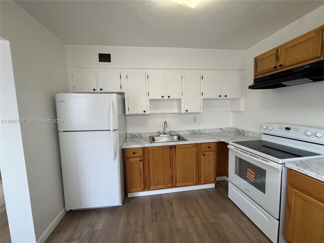 Foto del edificio - 4080 SW 2nd Terrace