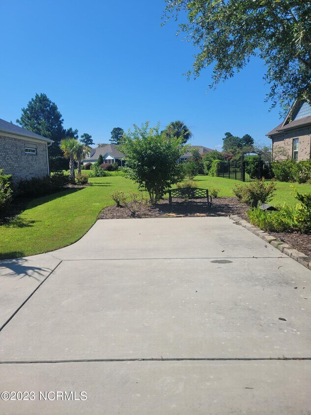 Building Photo - 1113 Water Lily Way