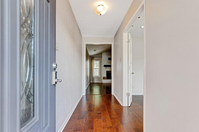 Foto del edificio - 7402 Bucknell Dr