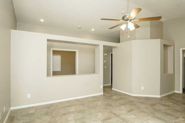Building Photo - 10081 Yellow Canary Ave