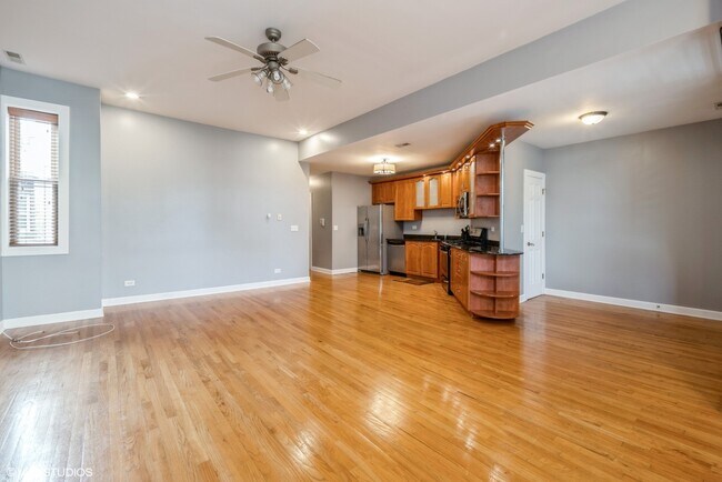 Building Photo - 6435 S Kenwood Ave