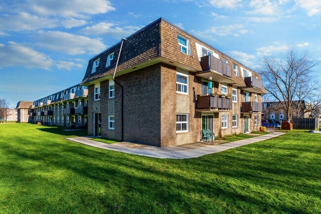 Building Photo - Huron Manor Apartments