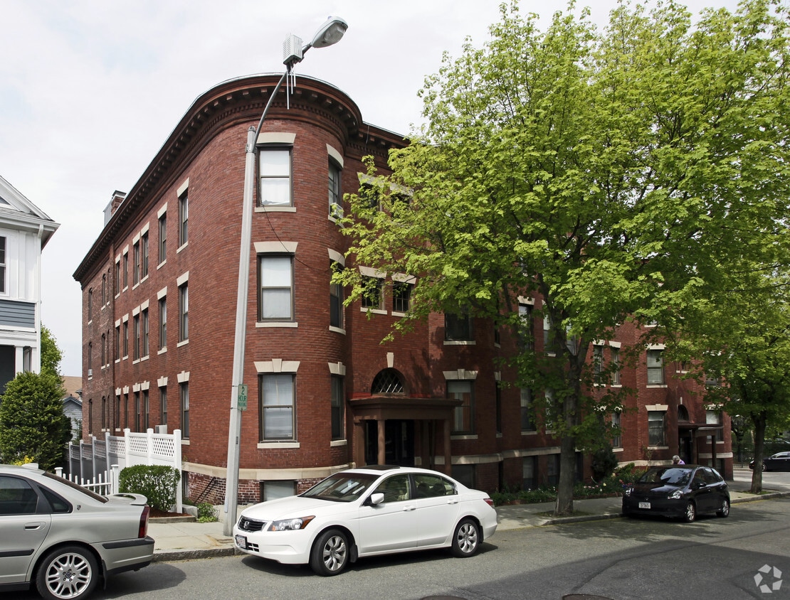 Building Photo - 22 Linden Place