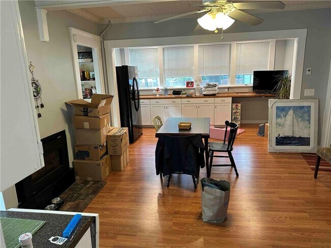 Foto del edificio - 350 Davisville Rd