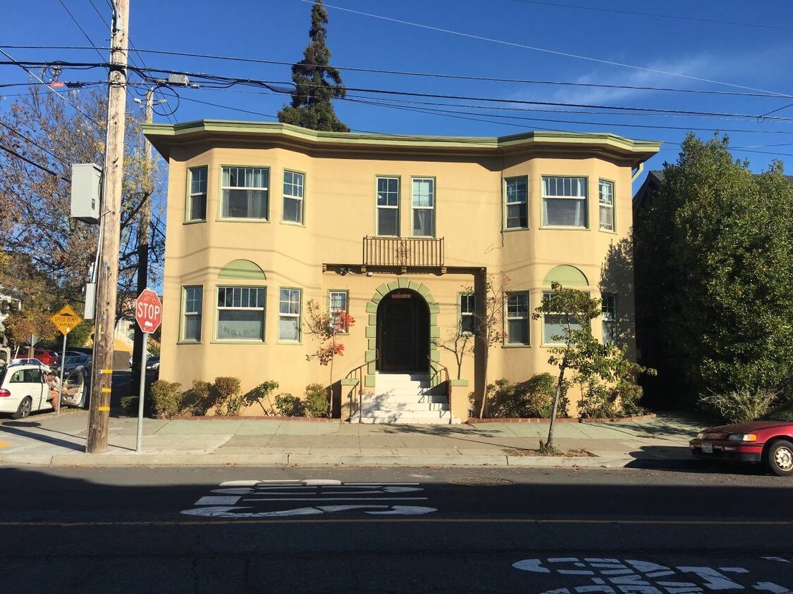 Foto principal - 5828 Genoa St