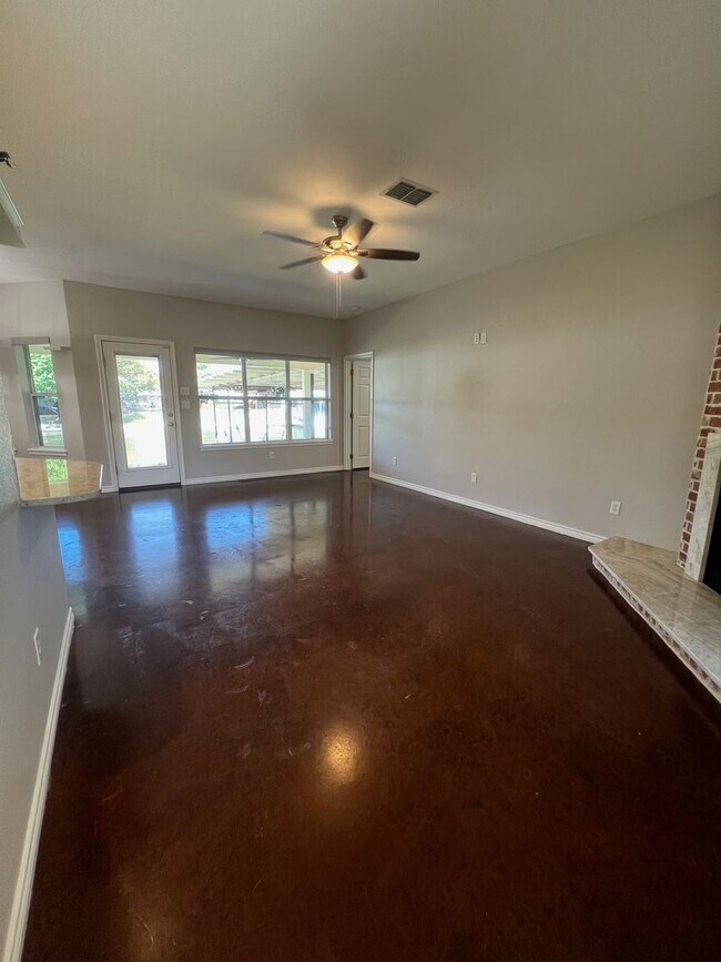 Building Photo - Stunning Canal Front Home in Secluded Port...