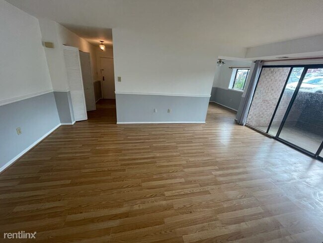 Foto del edificio - 1 br, 1 bath Condo - 9718 kingsbridge drive