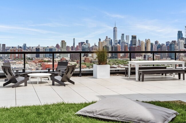 Building Photo - CMPND 9 Homestead