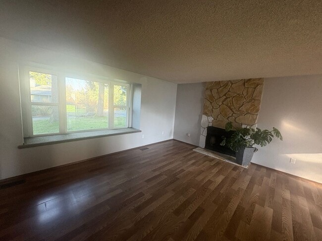 Foto del edificio - Charming Puyallup Home – Spacious & Updated