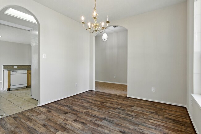 Foto del edificio - 4827 Claymill Ct
