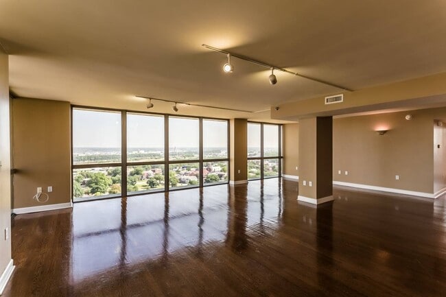 Building Photo - 600 Admiral Blvd