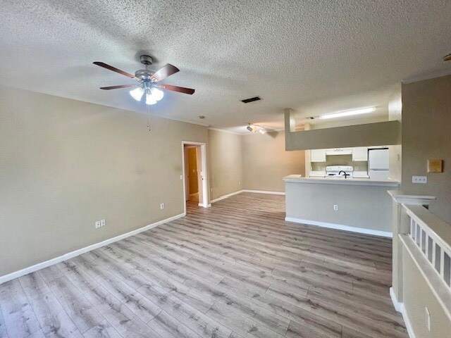 Foto del edificio - 424 Arbor Lakes Cir