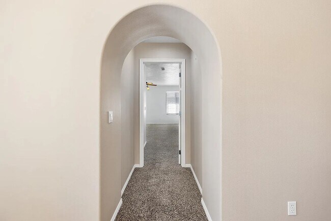 Building Photo - Spacious 3-Bedroom Home with Incredible Garage & Prime Location!