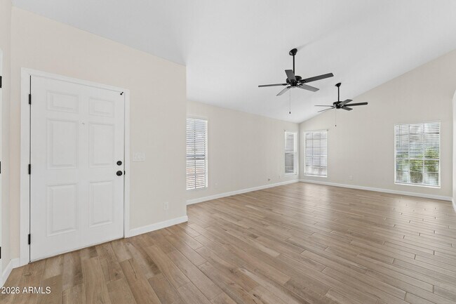 Foto del edificio - 7214 W Sierra Vista Dr