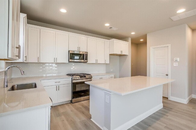 Foto del edificio - Coming Soon! Beautiful Townhome in Gated Community