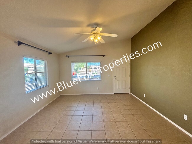 Foto del edificio - 9495 N Winter Wren Ave