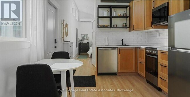 Building Photo - 45 Bond St