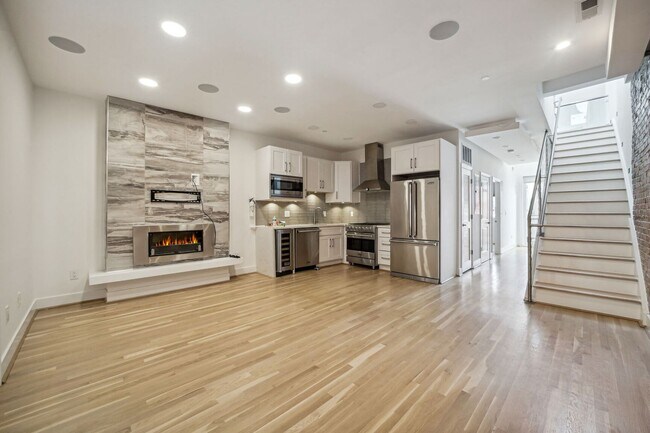 Foto del edificio - Recently Renovated, High-End, 2 Bed / 2 Ba...