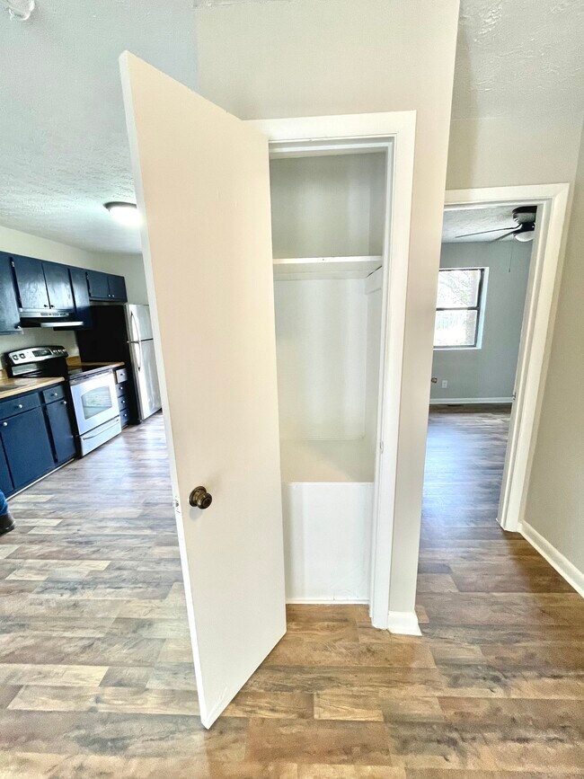 Building Photo - 5508 Brown Street, Unit 5508