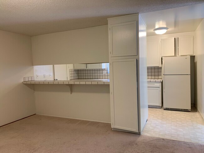 Building Photo - 731 Cardigan Dr