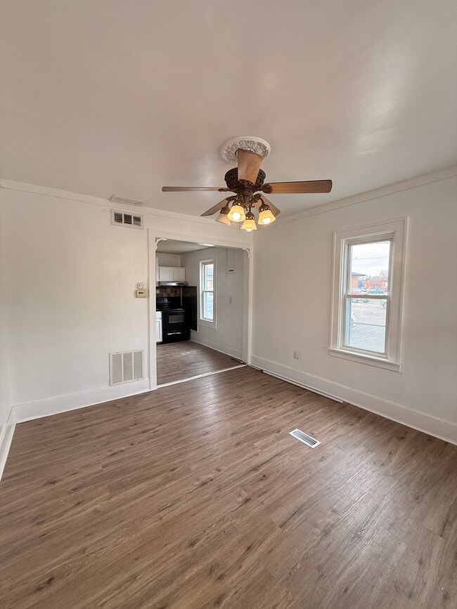 Building Photo - 18168 Brohl St