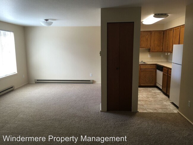 Building Photo - 2502 Douglas Ave