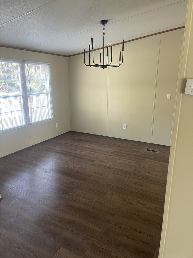 Foto del edificio - 824 Log Landing Rd