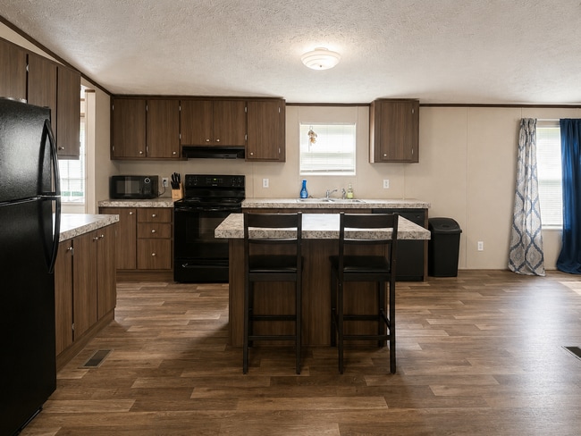 Building Photo - 4 Bedroom Home in Albany