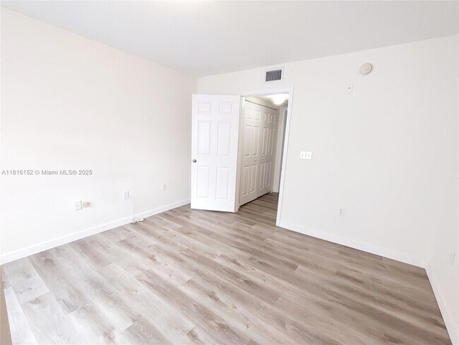 Foto del edificio - 711 SW 111th Way