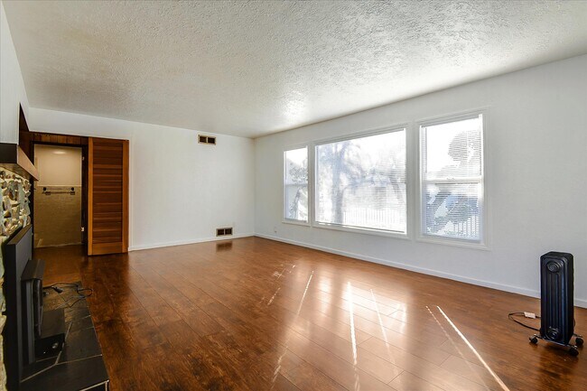 Building Photo - 25386 Uvas Ct