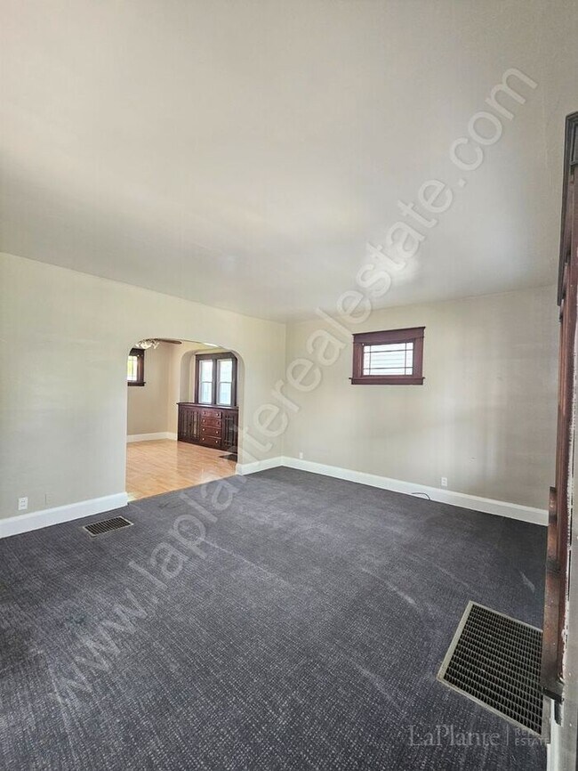 Building Photo - Bright 3 Bedroom Home for Rent