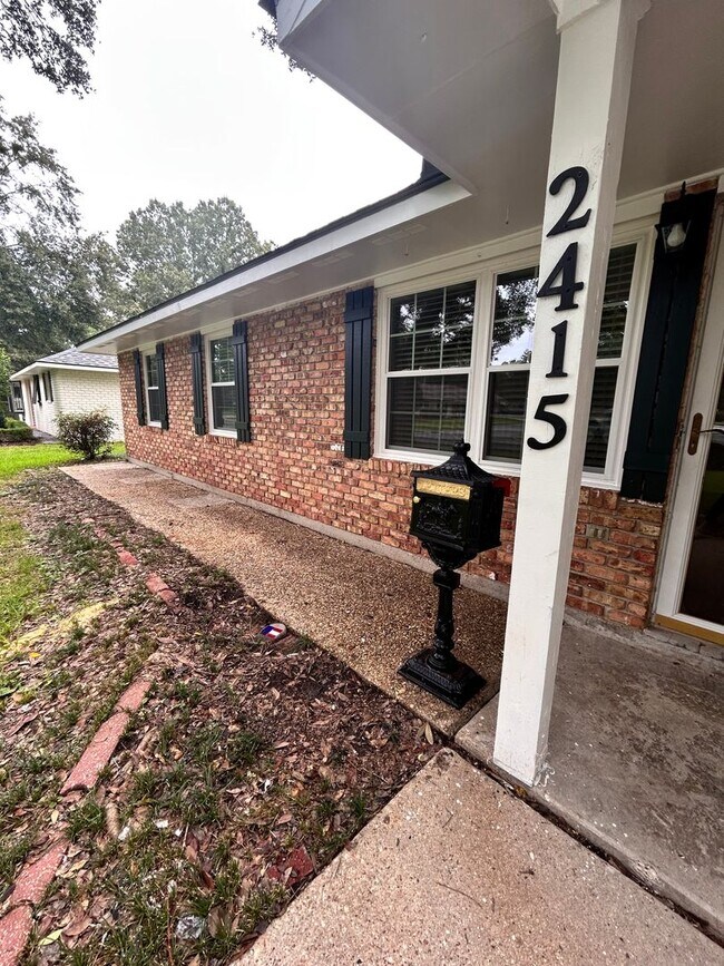Building Photo - Newly Remodeled Home in the Heart of Baton...