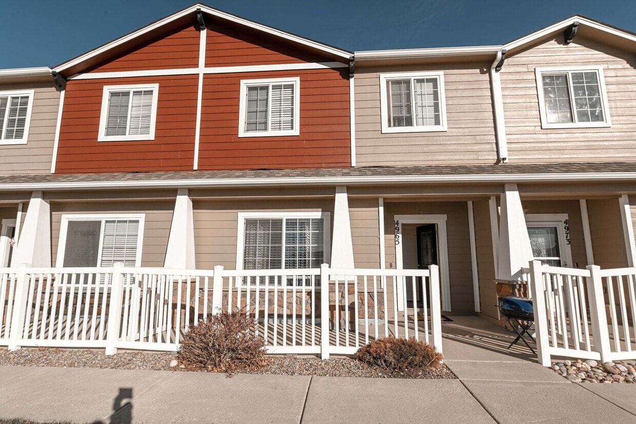 Foto principal - 3 Beds 3 Bath Townhome Minutes From Fort C...