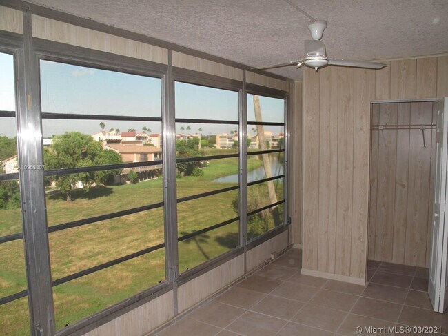 Foto del edificio - 7561 NW 1st St