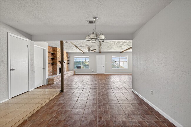 Foto del edificio - 23107 Bright Star Rd