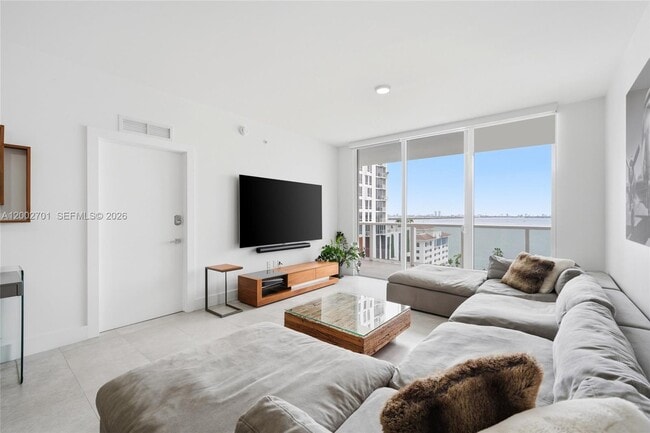 Foto del edificio - 600 NE 27th St