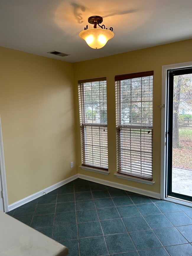 Building Photo - 505 Long Creek Pky