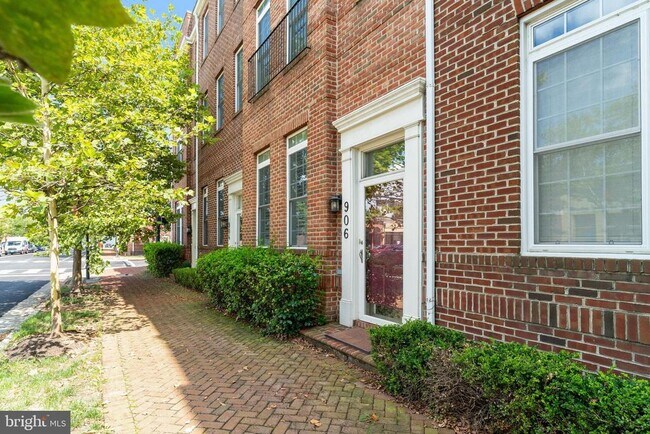 Building Photo - 906 Slaters Ln