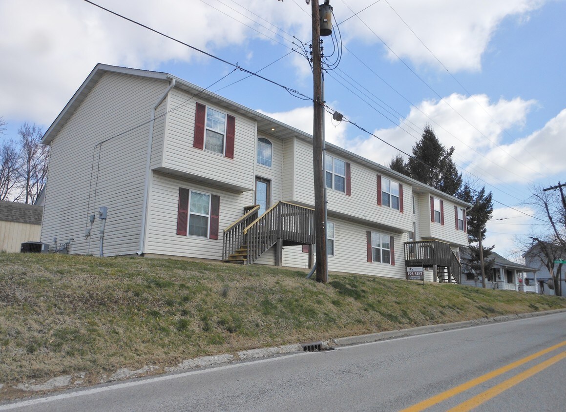 123 W Center St, Troy, IL 62294 Townhome Rentals in Troy IL