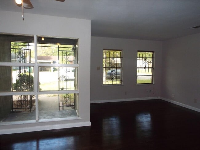 Building Photo - 5926 Belneath St