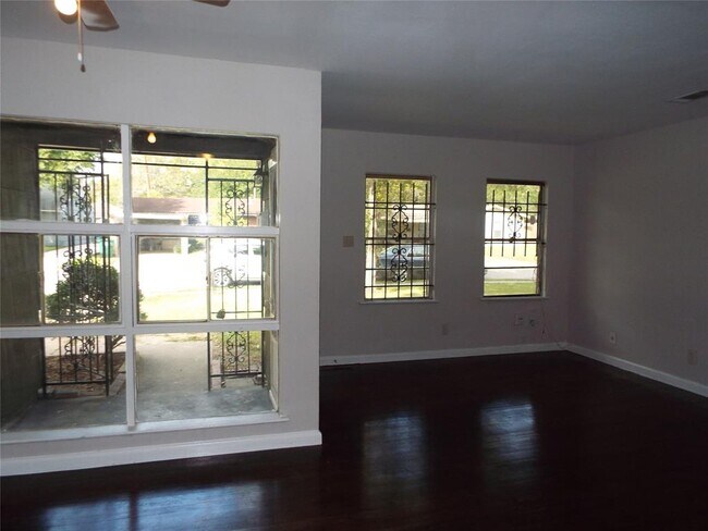 Foto del edificio - 5926 Belneath St
