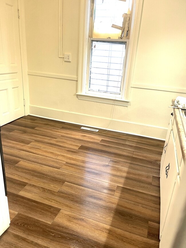 Foto del edificio - 617 E 6th St