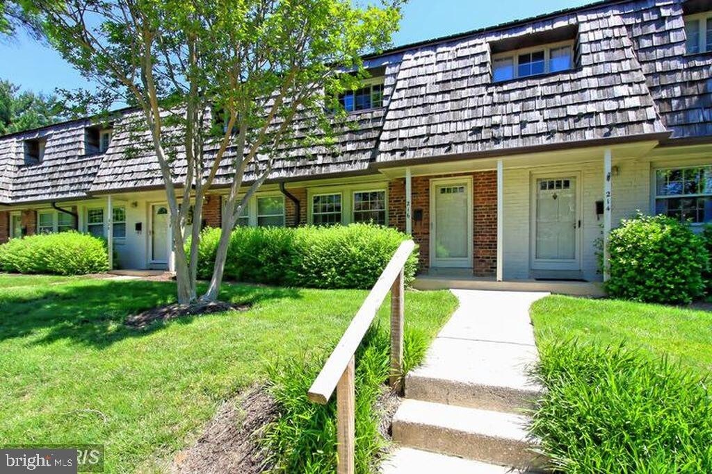 Primary Photo - 216 S Virginia Ave